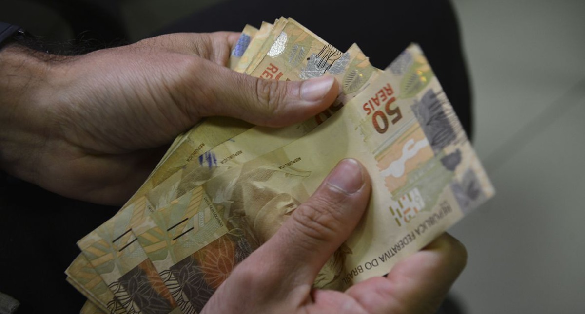 Saques da poupança em agosto superam depósitos em R$ 10,1 bilhões