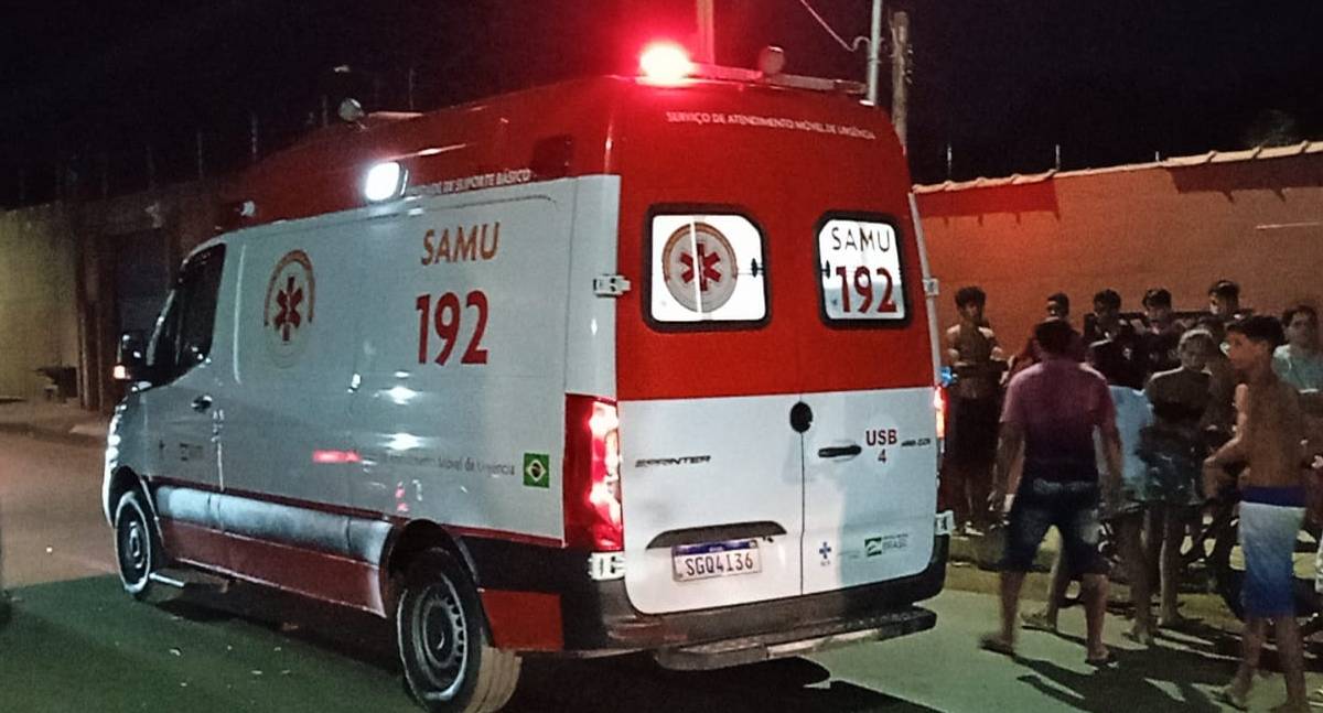 Motociclista sofre lesão após bater na traseira de Uno estacionado - News Rondônia