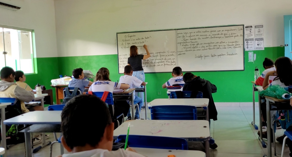 Prefeitura de Ariquemes sanciona lei para cumprimento ao piso salarial dos professores da rede municipal de ensino.