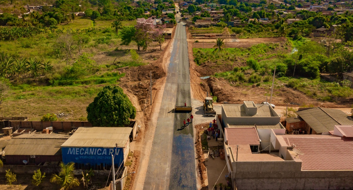 O asfalto chegou! Rua Goiás no trecho entre a Rio Grande do Sul e Osvaldo Cruz no setor 03 é contemplada com asfalto novo - News Rondônia