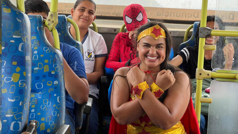 Deputada Estadual Dra. Taissa Sousa realiza a Semana das Crianças, e junto com a turma de super-heróis promovem alegria e diversão na região do Madeira Mamoré - News Rondônia