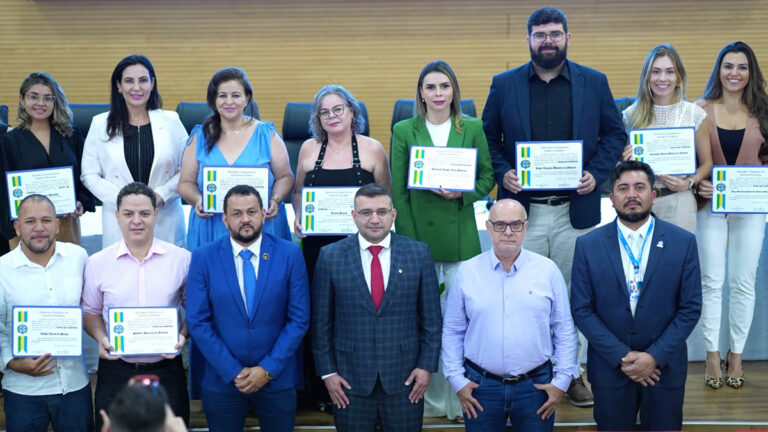 Assembleia Legislativa homenageia profissionais da saúde envolvidos no combate à pandemia - News Rondônia