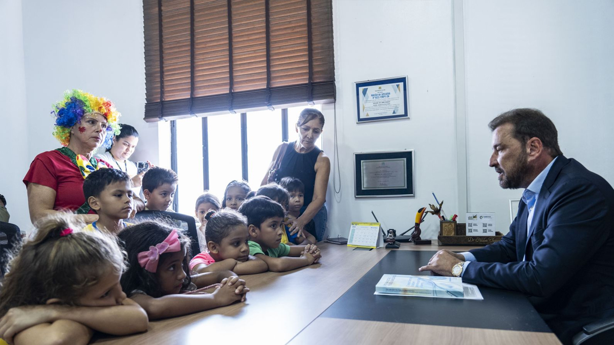 DIA DAS CRIANÇAS - Prefeito Hildon Chaves recebe alunos em seu gabinete - News Rondônia