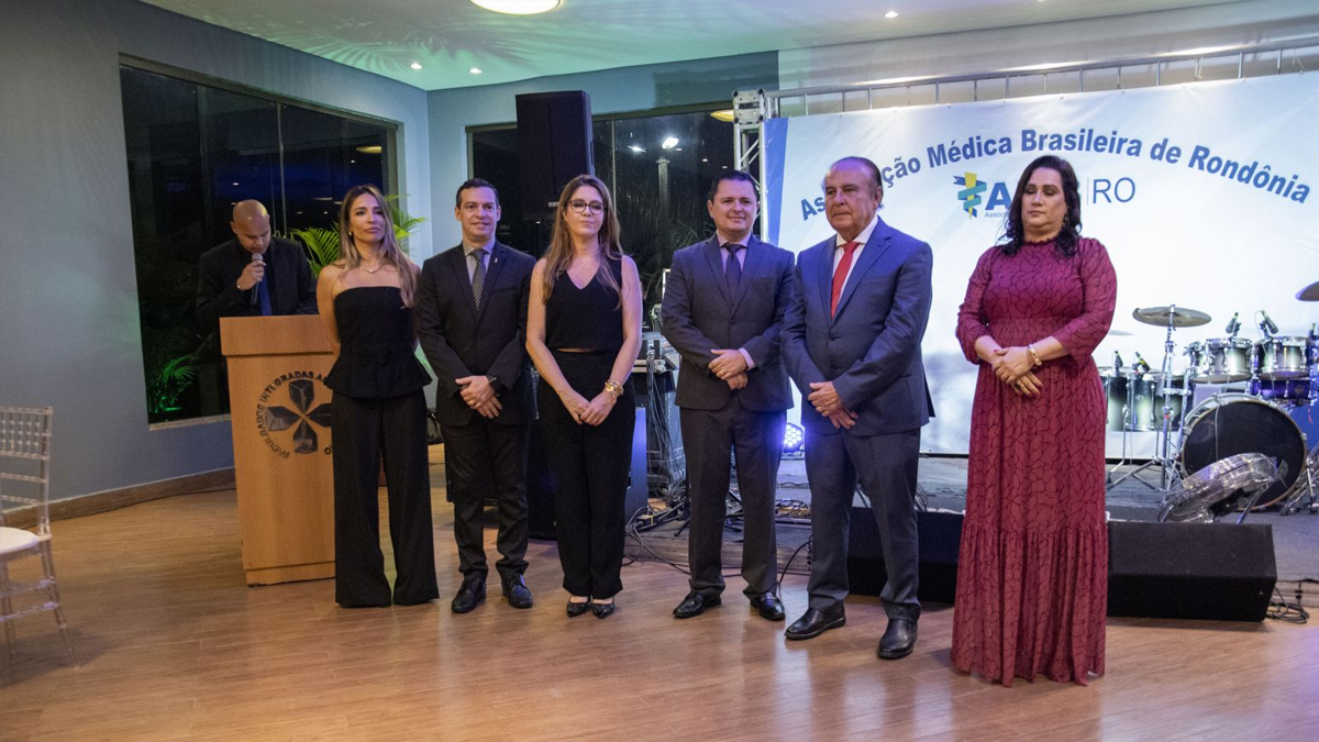 Prefeito Hildon Chaves participa da cerimônia de posse da nova diretoria da AMB-RO - News Rondônia