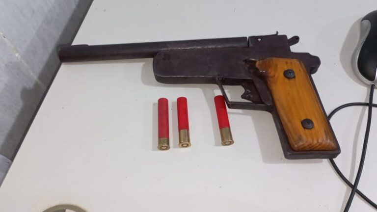 DENÚNCIA: Homem é preso com arma na cintura em bar na zona leste - News Rondônia