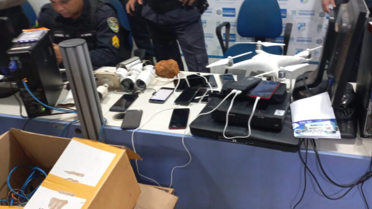 BECO SÃO DOMINGOS: PM estoura mocó e prende trio com produtos roubados no centro - News Rondônia