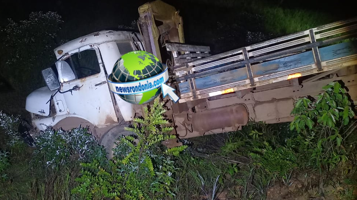 NA BR-319: Batida entre caminhão e Fiat Strada deixa cinco feridos em Porto Velho - News Rondônia