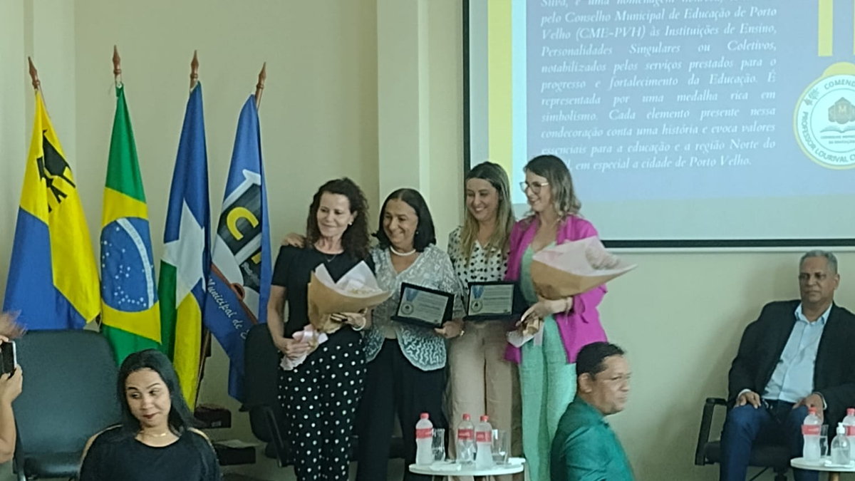 HOMENAGEM - Secretária de Educação de Porto Velho recebe comenda “Professor Lourival Chagas da Silva” - News Rondônia