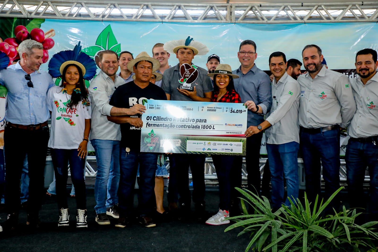 Governador Marcos Rocha entrega premiação aos vencedores do 8º Concafé - News Rondônia