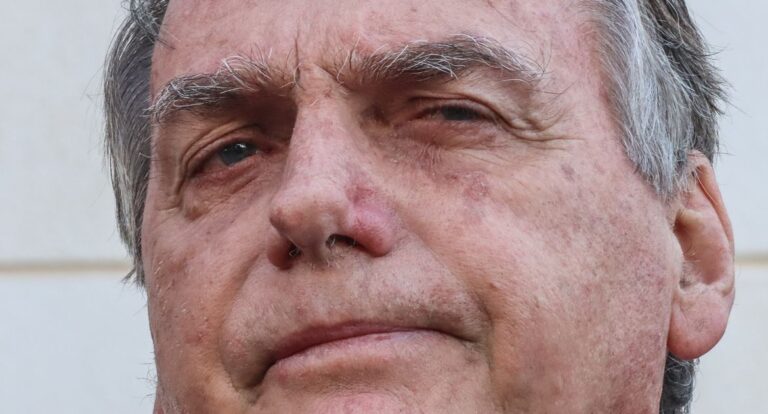 Bolsonaro é condenado a indenizar jornalistas por danos morais