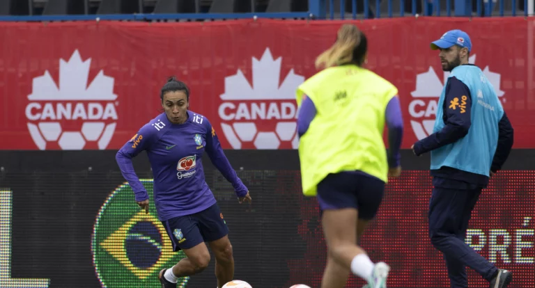 Com Arthur Elias no comando, seleção feminina pega Canadá neste sábado
