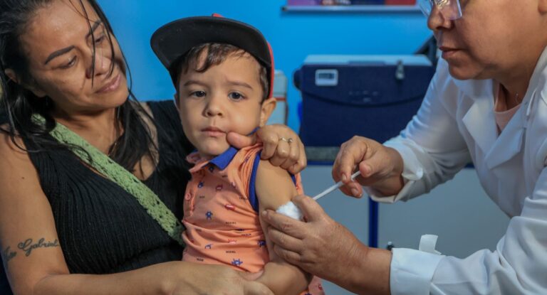 Governo tenta reverter números preocupantes e desoladores de vacinação