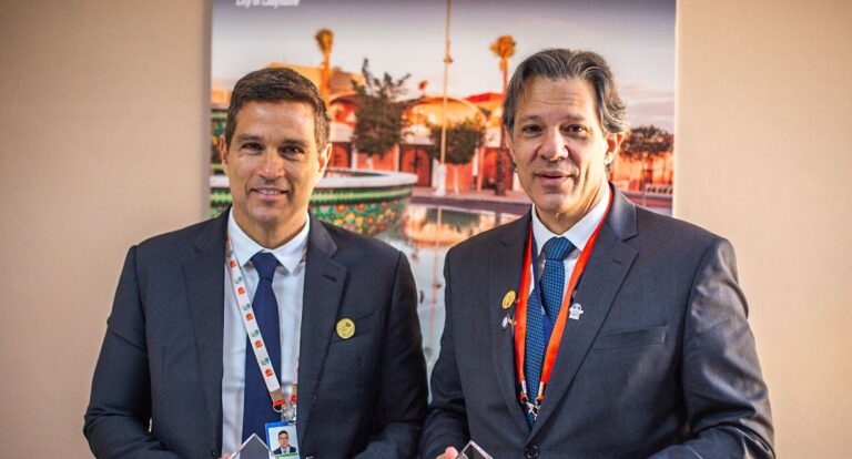 Haddad e Campos Neto recebem prêmio de publicação internacional