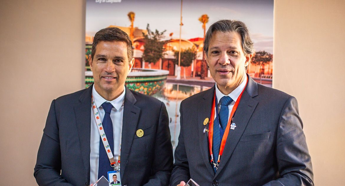 Haddad e Campos Neto recebem prêmio de publicação internacional