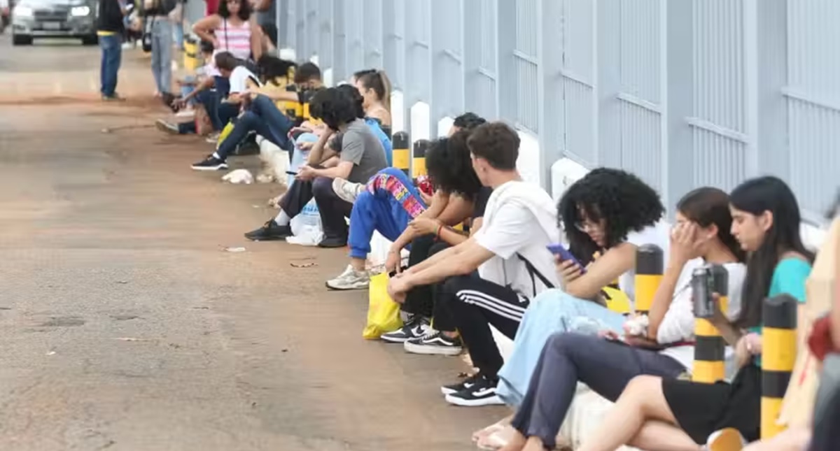 Concurso EBSERH abre inscrições; 695 vagas e salários até R$ 12,5 mil