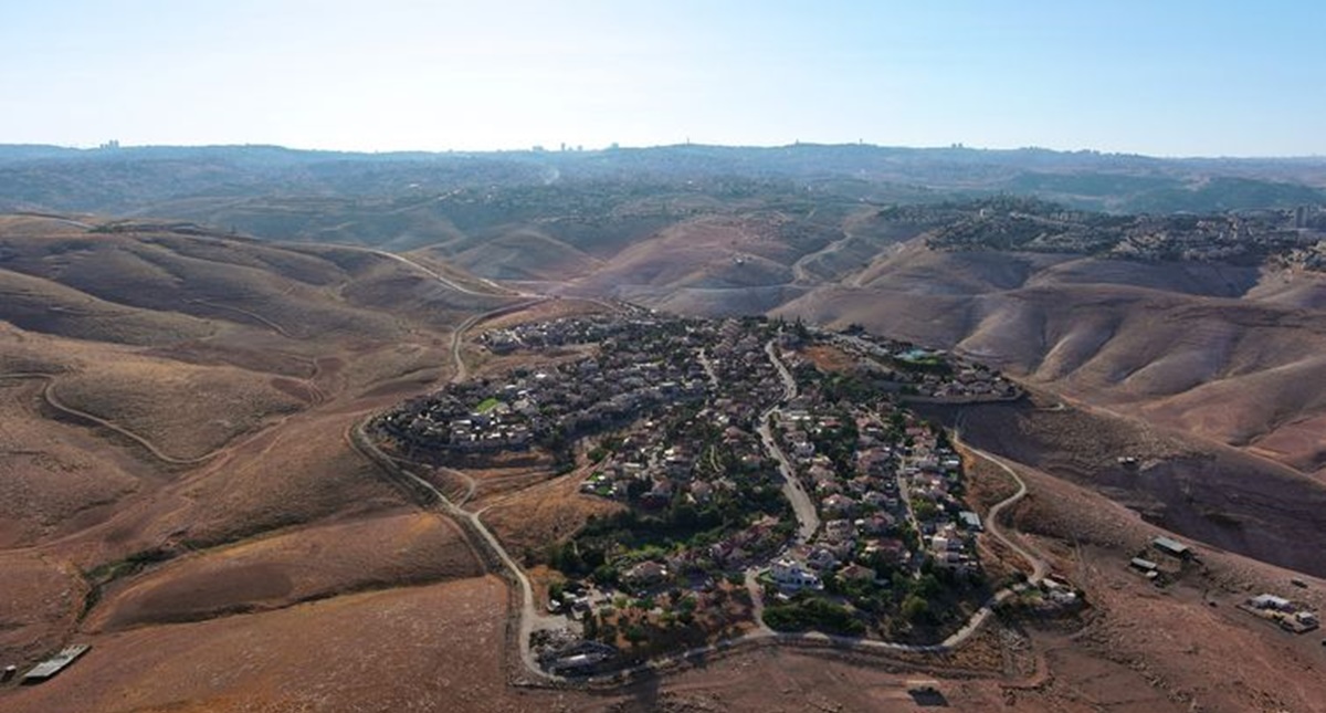 Vista aérea do assentamento judeu de Kedar, na Cisjordânia ocupada em junho de 2023 - REUTERS/Ilan Rosenberg