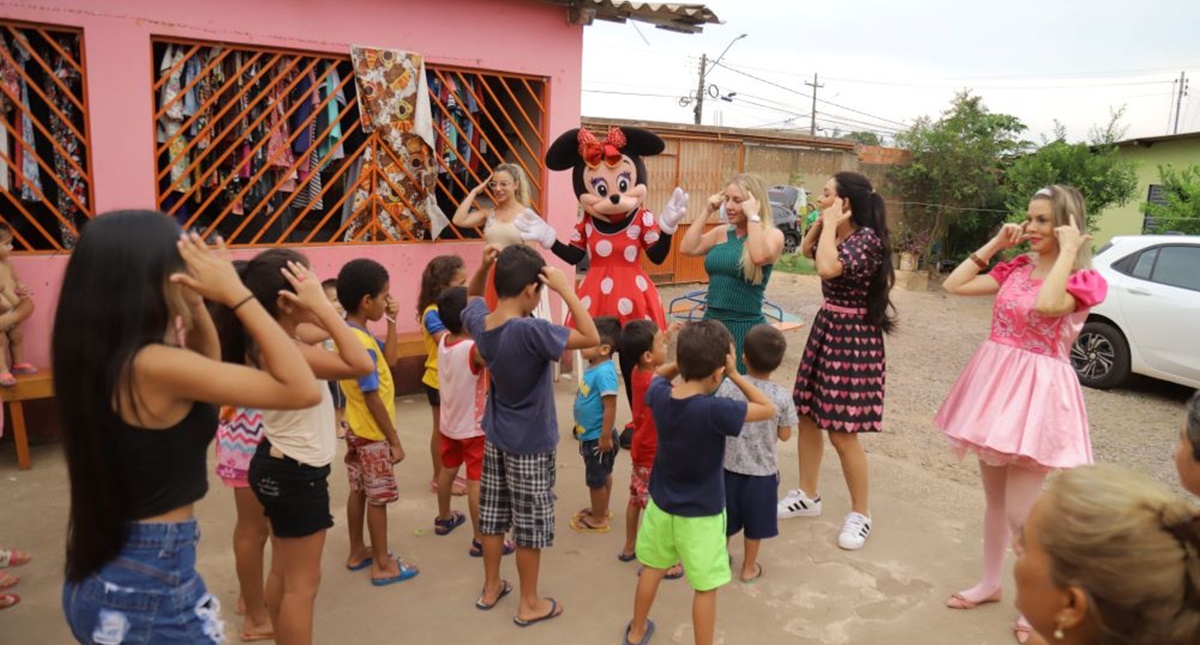 Ieda Chaves leva momento de alegria para crianças em abrigo de Porto Velho