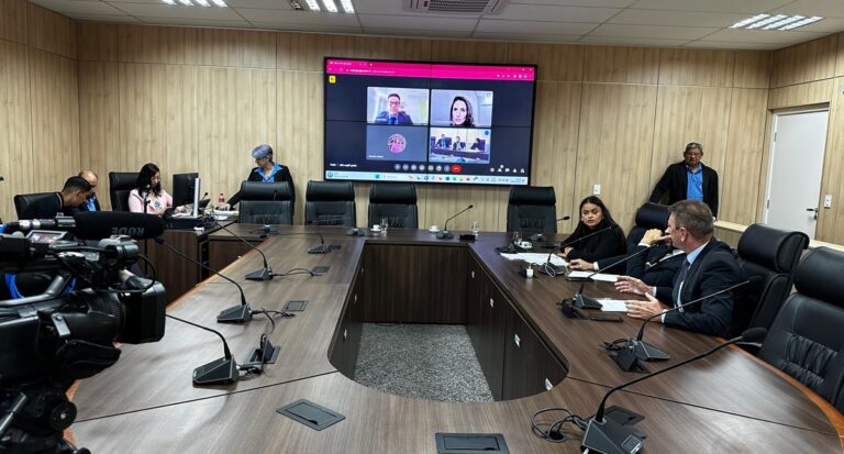 Cláudia de Jesus e deputados questionam UNOPS sobre obra do hospital de Guajará-Mirim