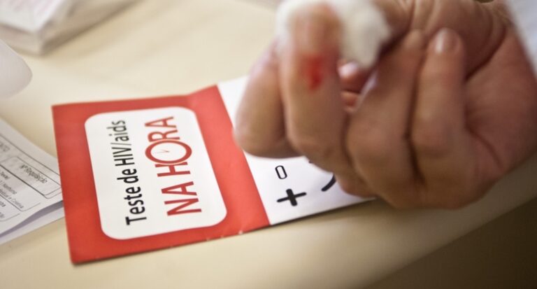 Governo reestrutura comissão nacional de HIV/Aids