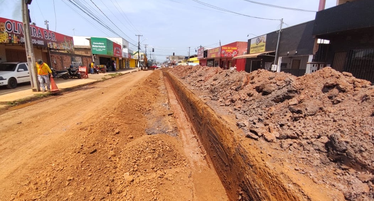 Rua Andreia com avenida Calama recebe serviço de drenagem