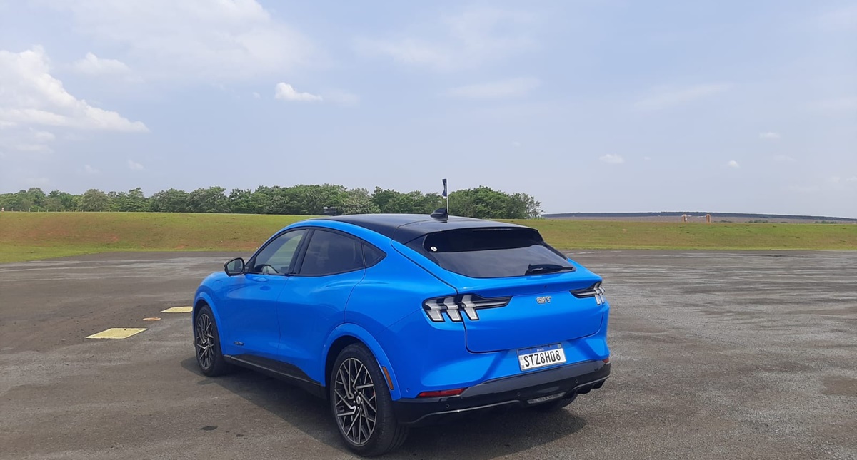 Ford apresenta o familiar e elétrico Mustang Mach-E 