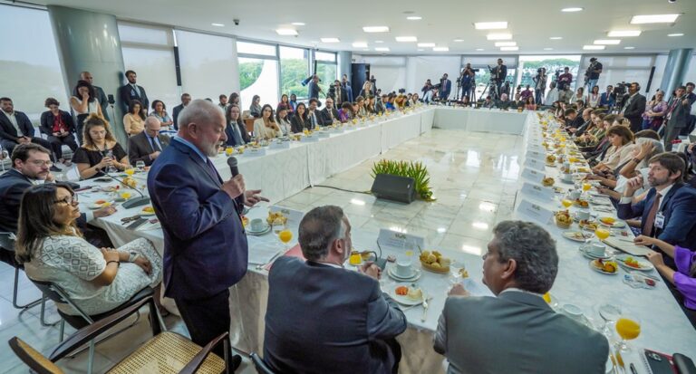 Dificilmente chegaremos a meta de déficit zero em 2024, diz Lula