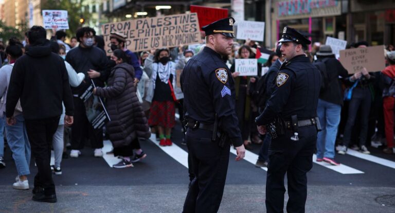 Milhares de pessoas se manifestam pela causa palestina em Nova York