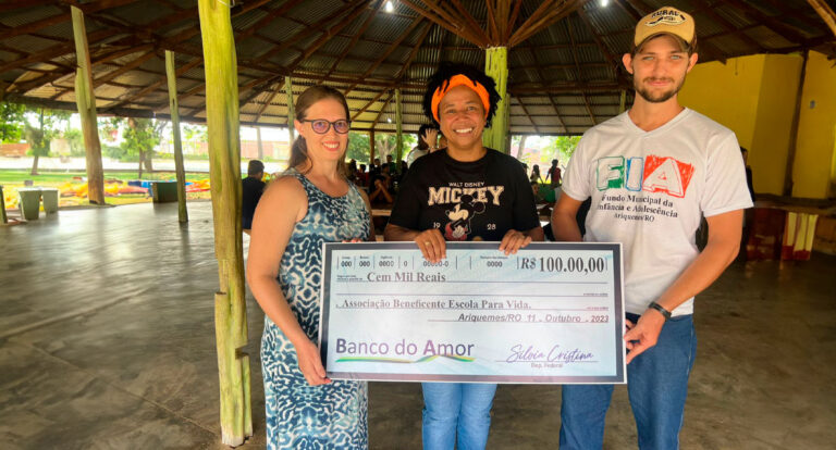 Deputada Sílvia Cristina entrega R$ 100 mil para a Associação Beneficente Escola Para Vida, em Ariquemes - News Rondônia