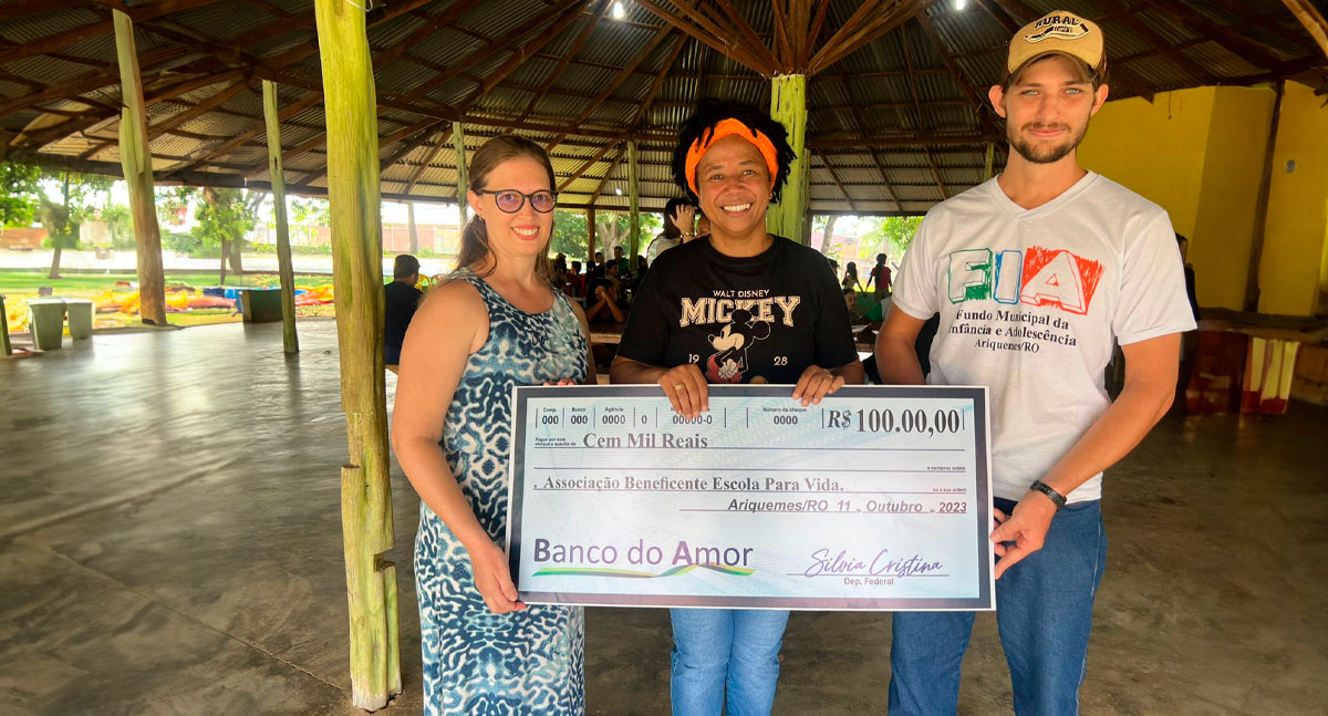 Deputada Sílvia Cristina entrega R$ 100 mil para a Associação Beneficente Escola Para Vida, em Ariquemes - News Rondônia