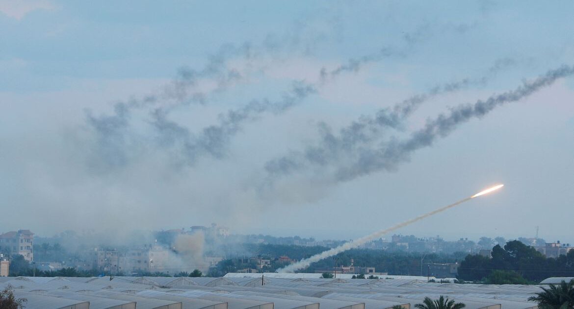 Várias companhias aéreas suspendem voos após ataque a Israel