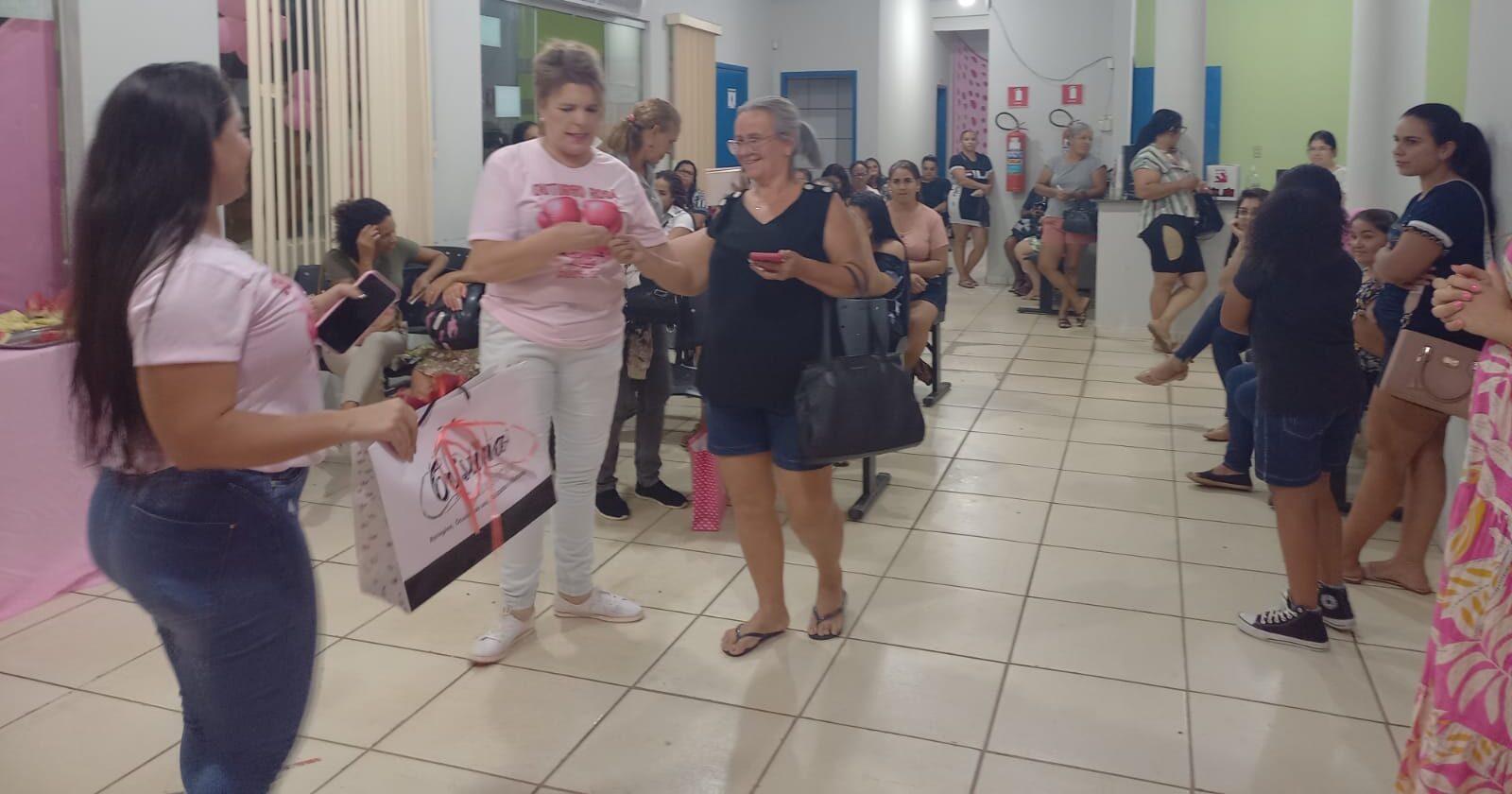Prefeitura de Ariquemes promove ações noturnas alusivas à campanha Outubro Rosa