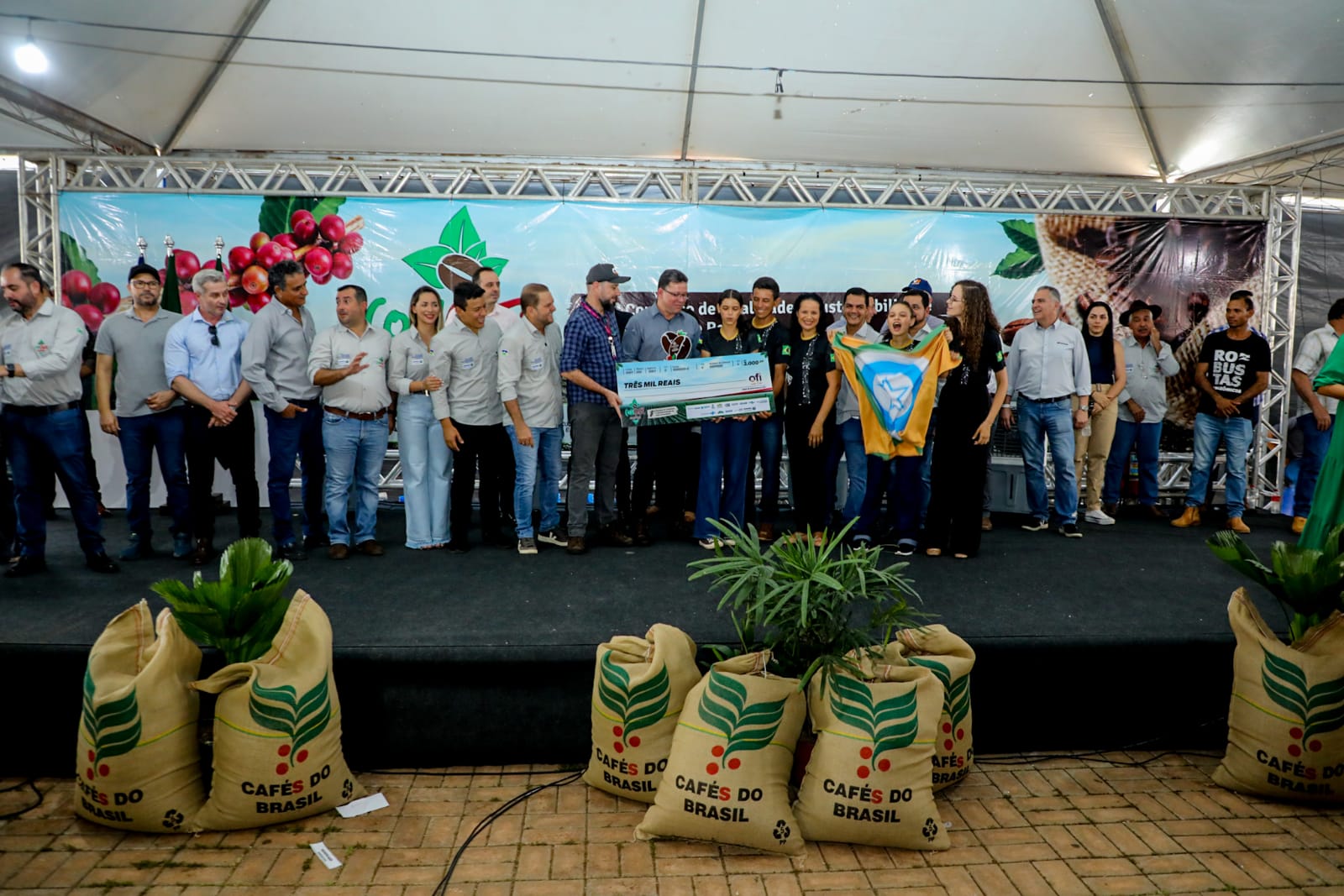 Governador Marcos Rocha entrega premiação aos vencedores do 8º Concafé - News Rondônia
