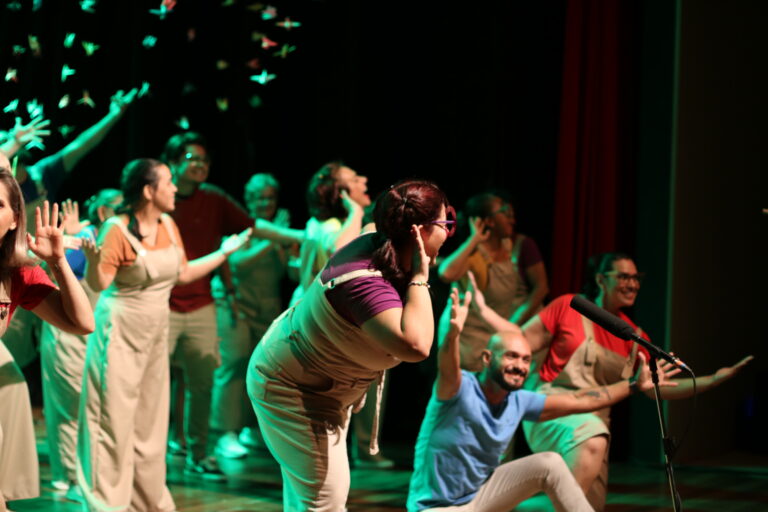 Canto Para Todos": Primeira noite do espetáculo "Encanto" emociona e leva mais de 230 pessoas ao teatro em Porto Velho