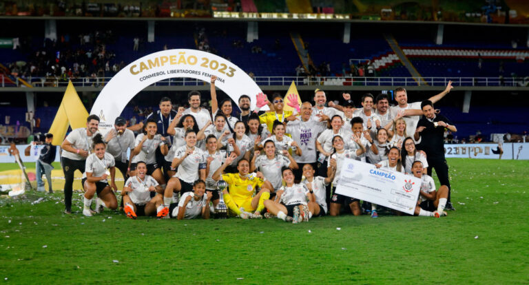 Corinthians supera Palmeiras e levanta taça da libertadores feminina - News Rondônia