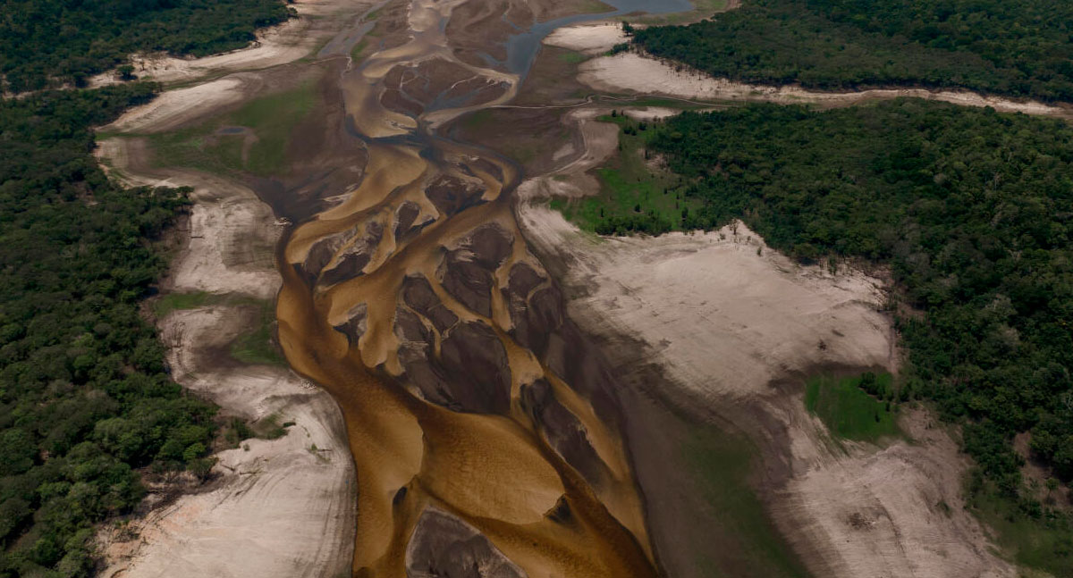 "Le Monde" relata o desespero dos moradores frente à crise hídrica no Rio Negro - News Rondônia