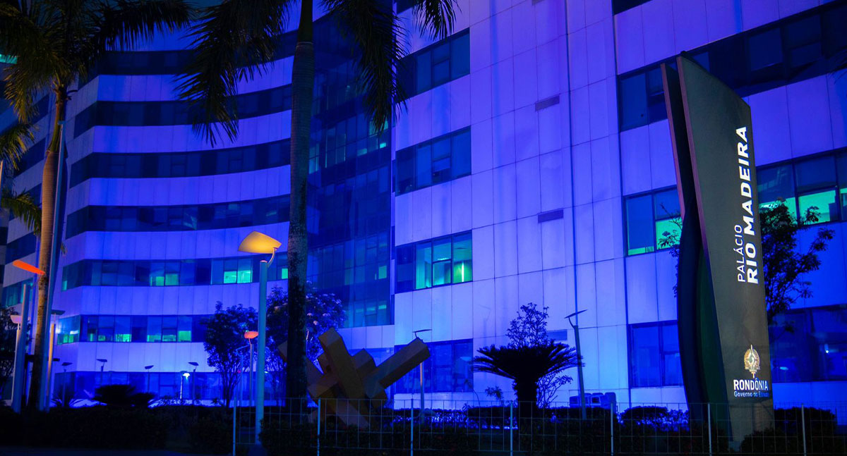 Palácio Rio Madeira é iluminado com as cores da bandeira de Israel em solidariedade às vítimas dos ataques - News Rondônia