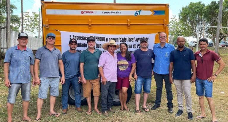 Associação em Nova União é beneficiada com uma carreta basculante de seis toneladas
