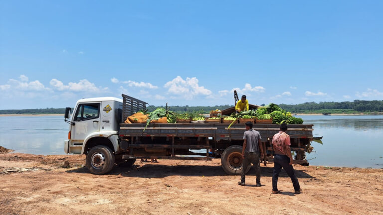 Prefeitura disponibiliza caminhão para o transporte de produtos agrícolas da linha C01 Itacoa - News Rondônia