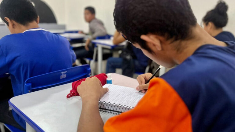Estudantes devem ficar atentos aos horários da aplicação da prova do Enem 2023 que inicia neste domingo - News Rondônia