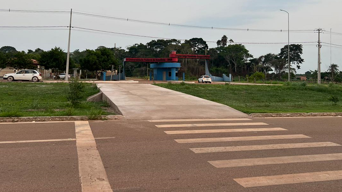 Dra. Taíssa busca soluções junto ao DNIT para tráfego irregular na passarela em frente a UNIR campus Guajará-Mirim - News Rondônia