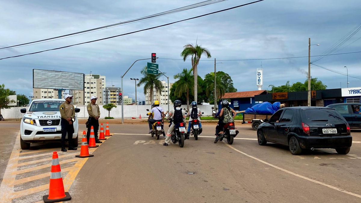 Semtran monitora cruzamento da avenida Imigrantes com Estrada da Penal, após implantação de semáforo - News Rondônia