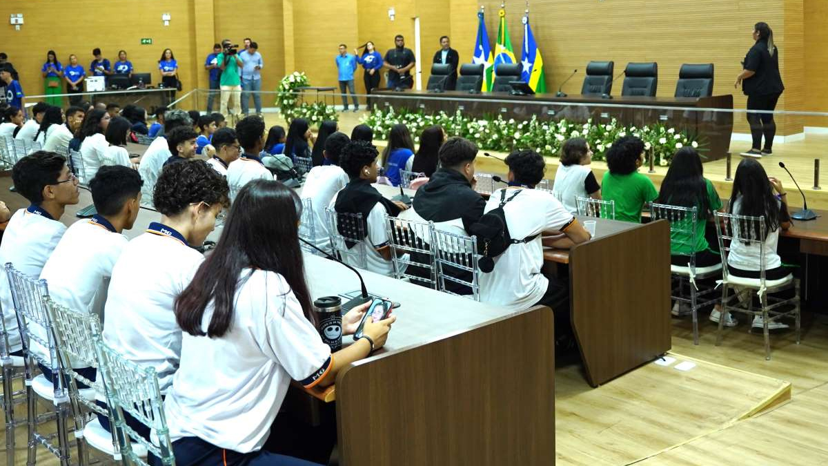 Alunos da rede pública participam de visita assistida na Assembleia - News Rondônia