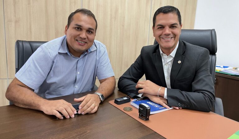 Deputado Cássio Gois, recebe Alyson Cuiabano para alinhamento de demandas da capital