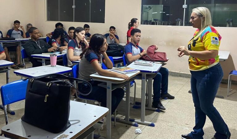 Vereadora Márcia Socorristas Animais ministra palestra sobre bem estar animal em escola na zona leste