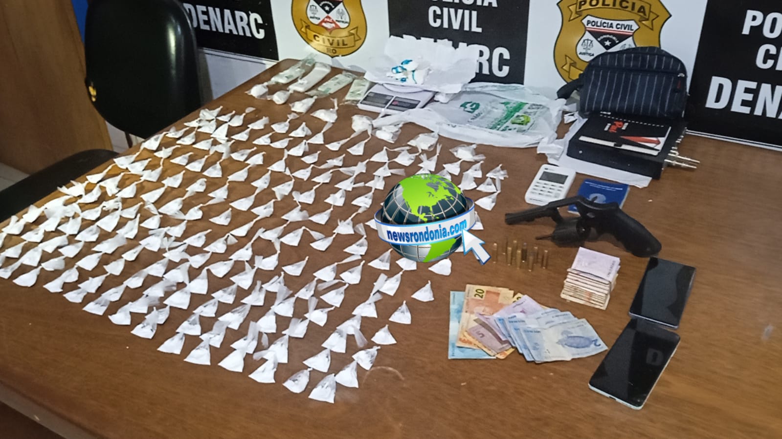 Denarc prende traficante com 300 porções de cocaína e apreende arma na zona sul