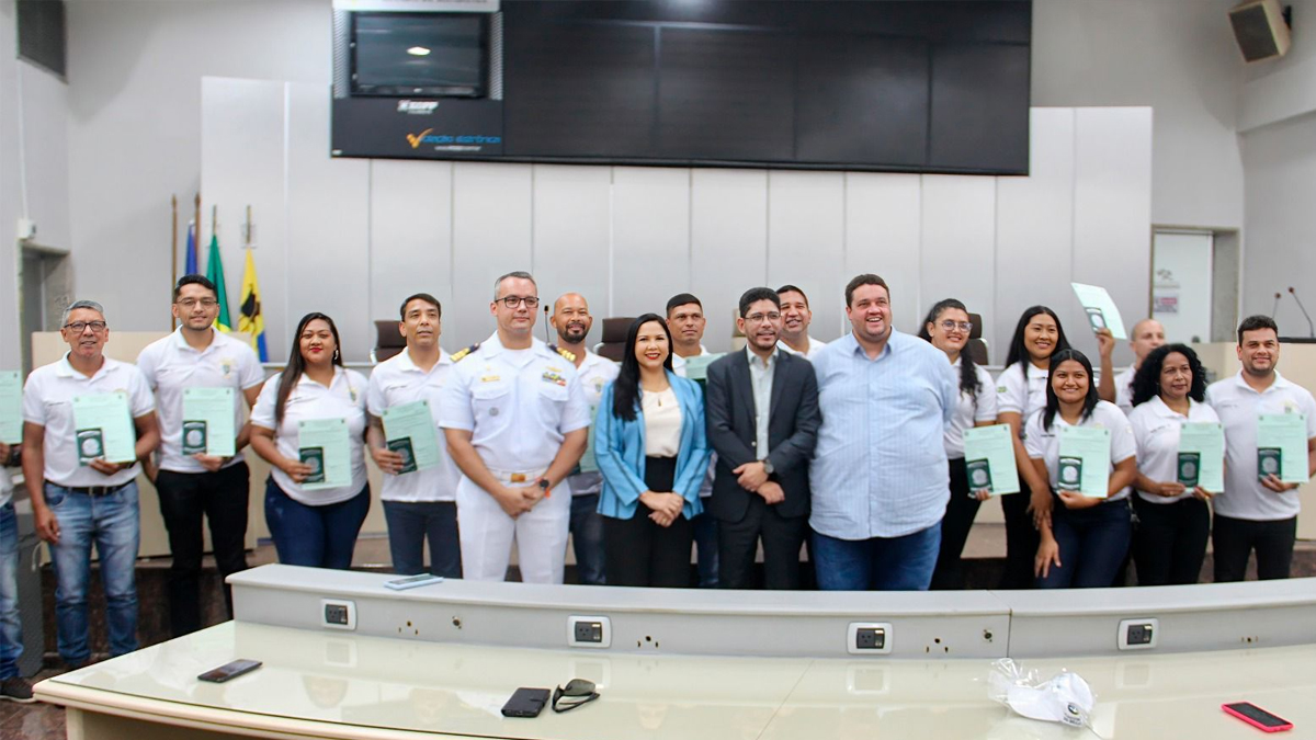 Cristiane Lopes entrega em parceria com a Marinha habilitações à aquaviários - News Rondônia