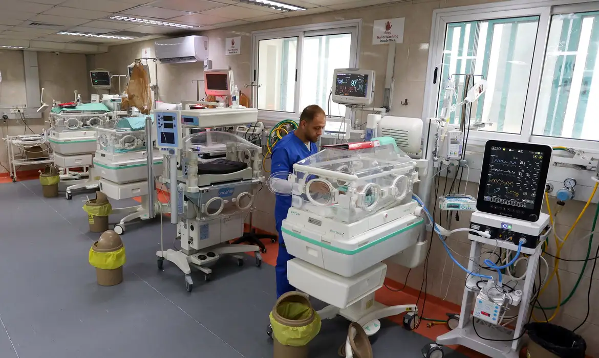 Bebês prematuros de Gaza são transferidos ao Egito para tratamento