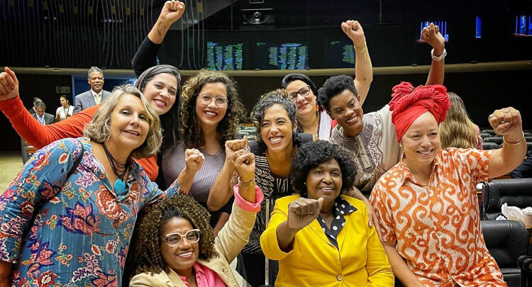 Câmara aprova a criação da bancada negra, por Júlio Cesar Cardoso