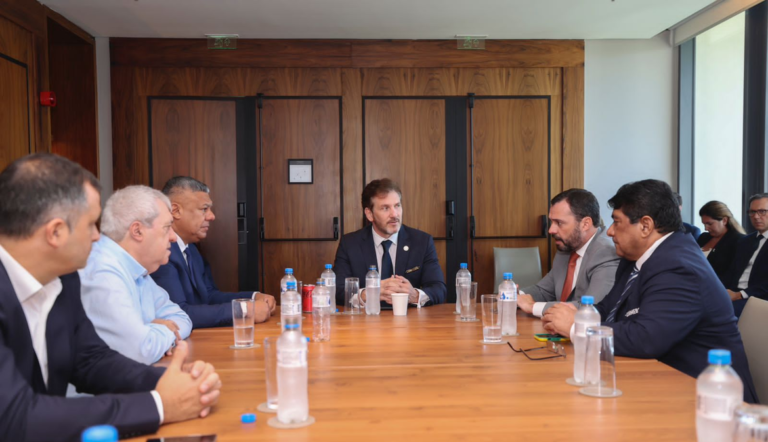 Conmebol se reúne com Fluminense e Boca após confusão entre torcedores
