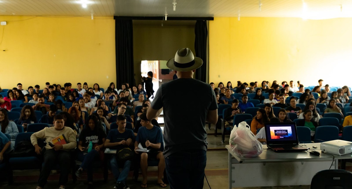 Mega Aulão Pré-Enem promovido pela Prefeitura reúne cerca de 400 alunos